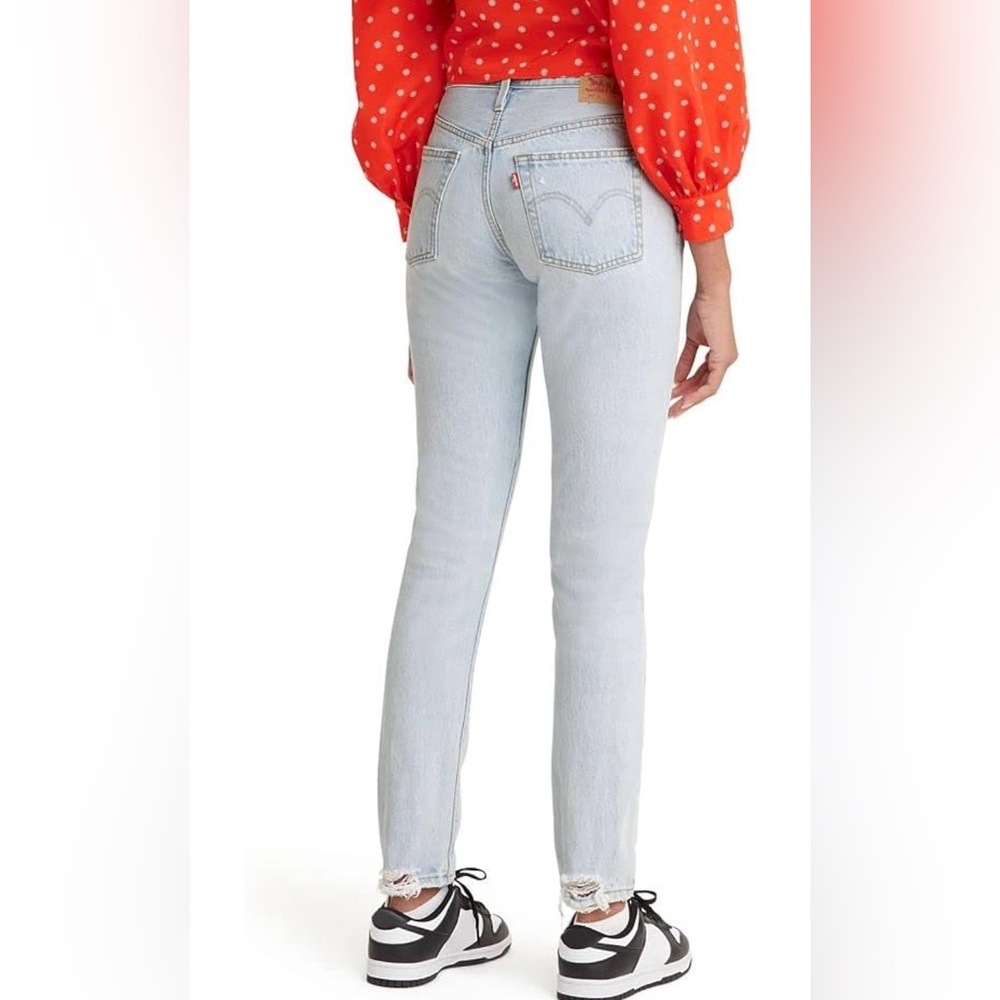 Levi’s 501 Skinny light wash, distressed